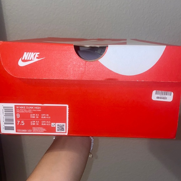 Nike Football Grey Dunks W - Picture 4 of 5